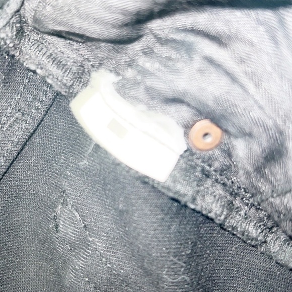 Abercrombie & Fitch Curve Love Black Distressed The Mom High Rise Raw Hem Jean - Picture 9 of 9